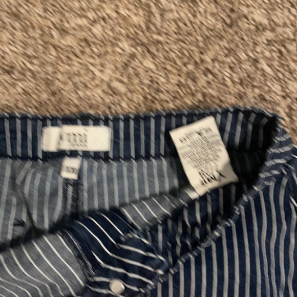 YMI Pinstripe Shorts Size 7/28 - Picture 2 of 3